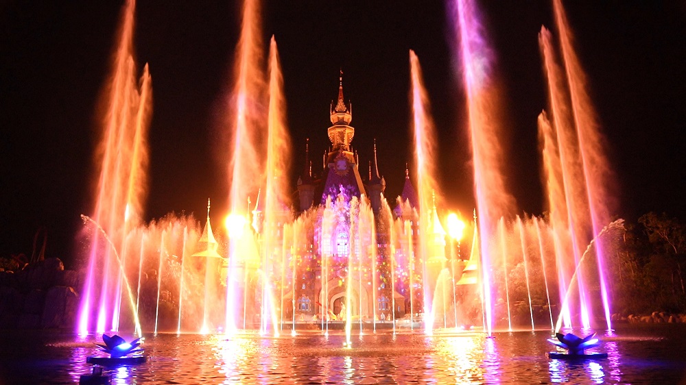 The ONCE nighttime show at VinWonders